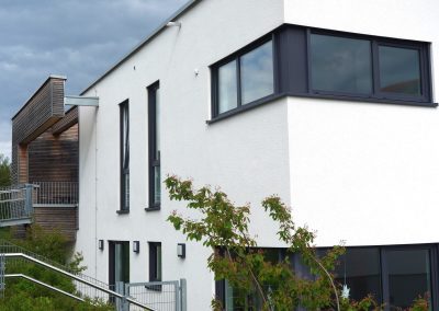 Kindertagesstätte in Wiernsheim- Serres, Ansicht Übereckfenster